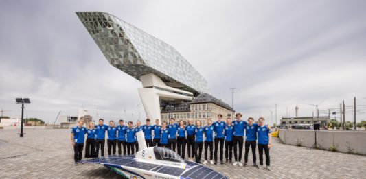 Teamwork: Solarauto Infinite mit Cromax Lacksystem