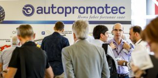 autopromotec-Messe Bild von Personen auf der Messe