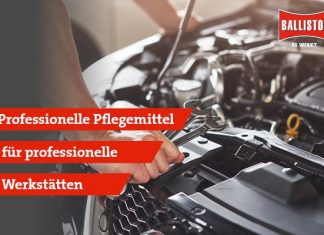 Optimale Pflege und Effizienz in der Werkstatt Handwerker an offener Motorhaube