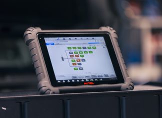 Einfache Reparatur der Leitung zwischen Dieselpartikelfilter und Differenzdrucksensor Diagnosegerät vn Herth und Buss