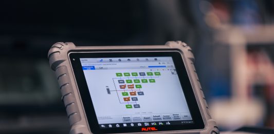 Einfache Reparatur der Leitung zwischen Dieselpartikelfilter und Differenzdrucksensor Diagnosegerät vn Herth und Buss