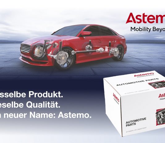 Hitachi Astemo heißt jetzt Astemo Ein rotes Auto mit sichtbaren Fahrwerkskomponenten und einer Verpackung mit dem Logo „Astemo – Mobility Beyond“. Text: „Dasselbe Produkt. Dieselbe Qualität. Ein neuer Name: Astemo.“