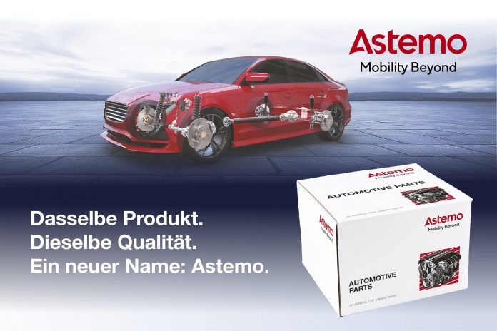 Ein rotes Auto mit sichtbaren Fahrwerkskomponenten und einer Verpackung mit dem Logo „Astemo – Mobility Beyond“. Text: „Dasselbe Produkt. Dieselbe Qualität. Ein neuer Name: Astemo.“