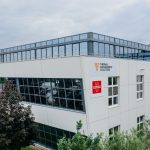 Finaler Produktionsschritt von Gehäusethermostaten im Werk in Oberboihingen. (Fotos: Wahler)