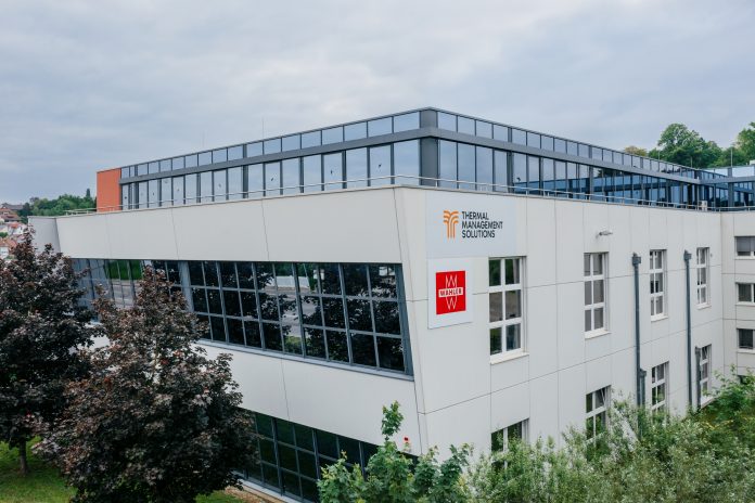 Finaler Produktionsschritt von Gehäusethermostaten im Werk in Oberboihingen. (Fotos: Wahler)